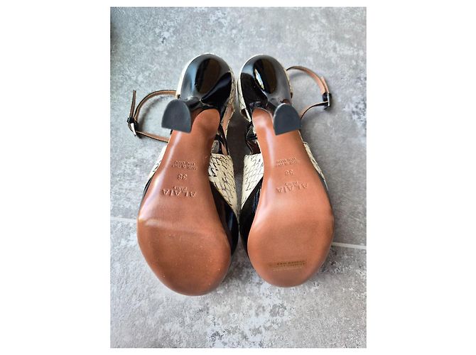 Décolleté Alaïa in pelle di pitone Nero Beige - vista 9