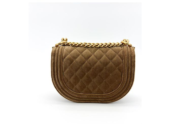 Chanel Boy Curved Messenger Quilted Velvet Small Marrone - vista 2