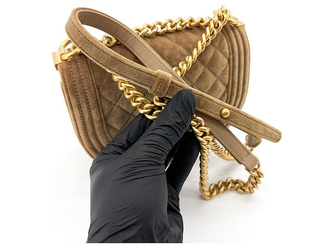 Chanel Boy Curved Messenger Quilted Velvet Small Marrone - vista 7
