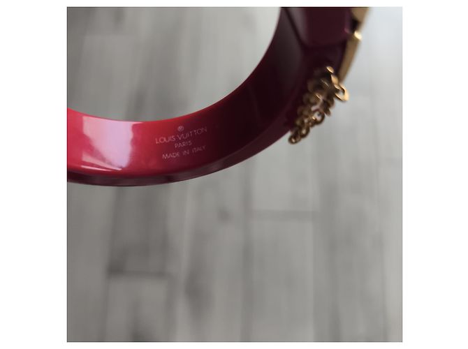 Pulsera Louis Vuitton Lockme de resina roja - vista 2