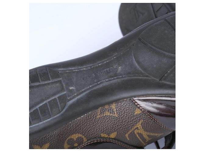 Baskets Louis Vuitton Globe-Trotter Monogram Canvas & Patent Leather Marron - vue 9