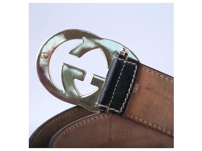 Cinto Gucci em couro preto com fivela Interlocking G - vista 2