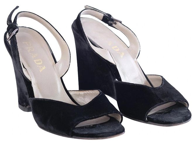 Prada Vintage Keilabsatz-Slingback-Sandalen aus schwarzem Samt - Ansicht 2