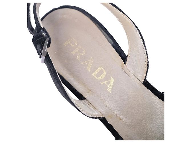 Prada Vintage Keilabsatz-Slingback-Sandalen aus schwarzem Samt - Ansicht 4