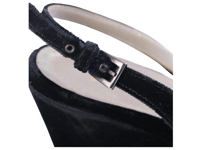Prada Vintage Keilabsatz-Slingback-Sandalen aus schwarzem Samt - Ansicht 5
