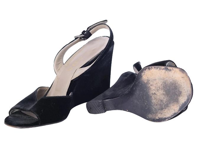 Prada Vintage Keilabsatz-Slingback-Sandalen aus schwarzem Samt - Ansicht 8
