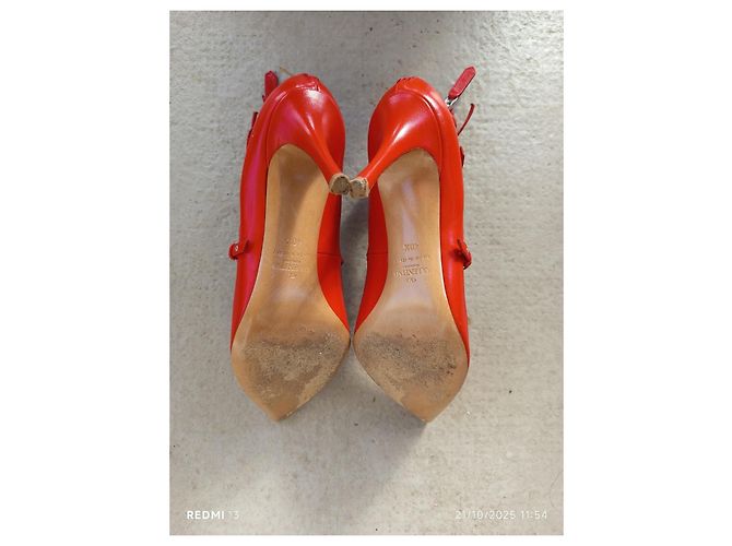 Décolleté Valentino Garavani in pelle rossa borchiate Rosso - vista 10
