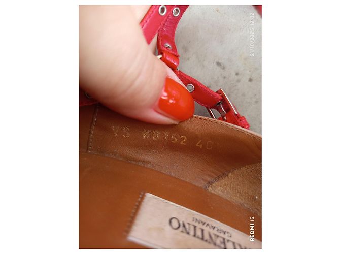 Décolleté Valentino Garavani in pelle rossa borchiate Rosso - vista 13
