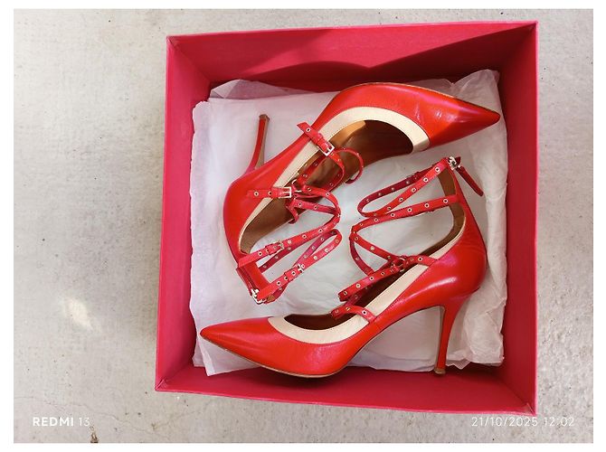 Décolleté Valentino Garavani in pelle rossa borchiate Rosso - vista 14