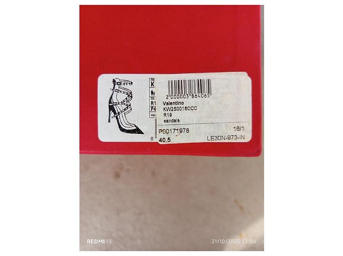 Décolleté Valentino Garavani in pelle rossa borchiate Rosso - vista 2