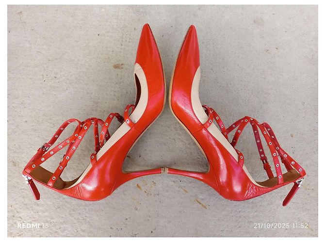 Décolleté Valentino Garavani in pelle rossa borchiate Rosso - vista 4