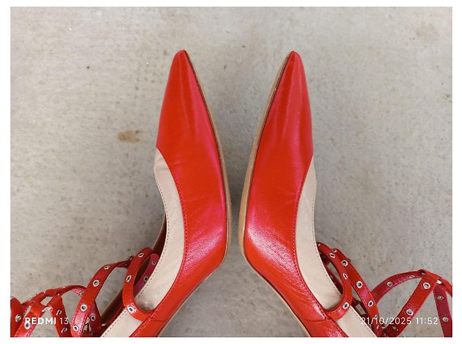 Décolleté Valentino Garavani in pelle rossa borchiate Rosso - vista 5