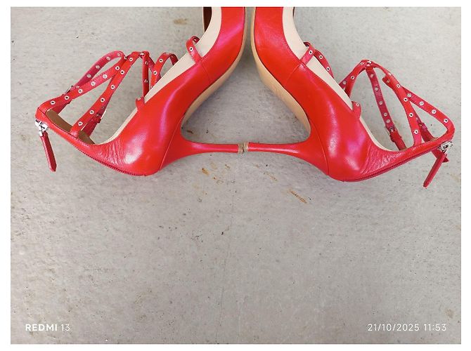 Décolleté Valentino Garavani in pelle rossa borchiate Rosso - vista 6