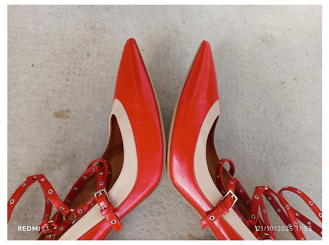 Décolleté Valentino Garavani in pelle rossa borchiate Rosso - vista 8
