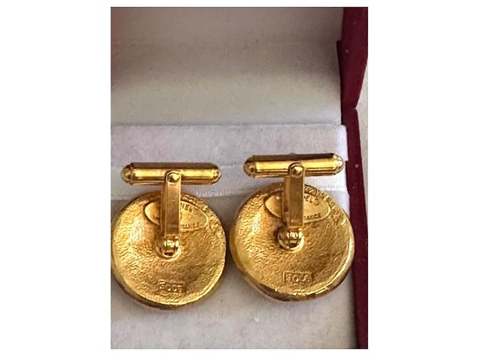 Abotoaduras Chanel em metal dourado - vista 4