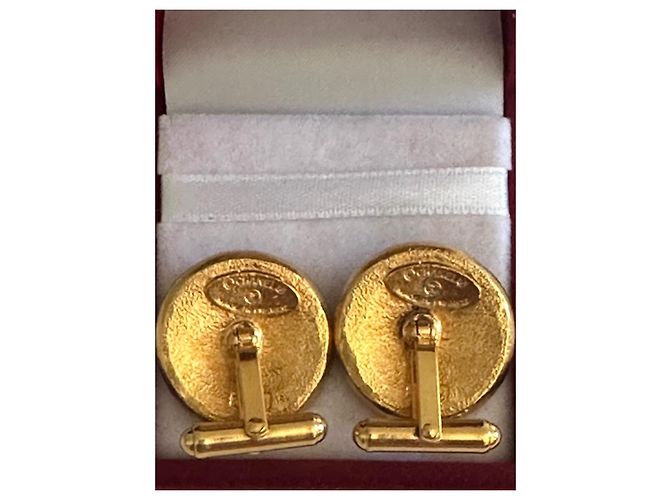 Abotoaduras Chanel em metal dourado - vista 5