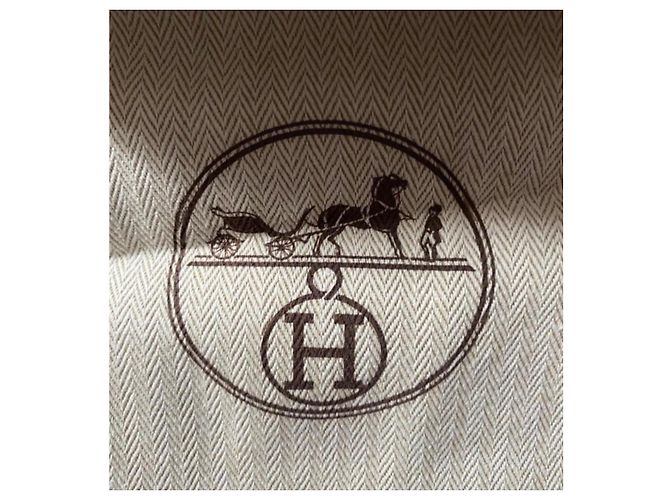 Hermès Saco de Proteção Lona Bege - vista 3