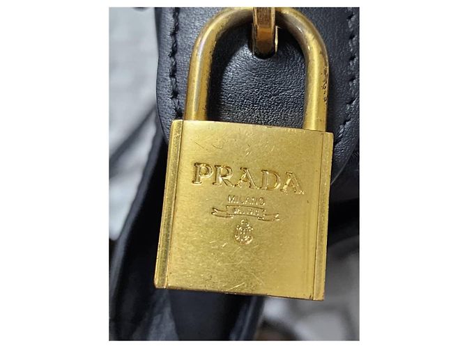 Prada Mala Tote Medium Esplanade em Couro Saffiano Cinza/Preto - vista 4