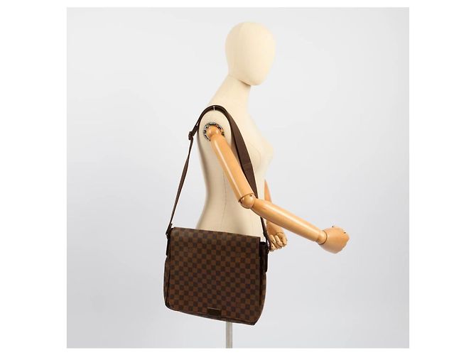 Louis Vuitton District GM Damier Ebene Marrom - vista 15