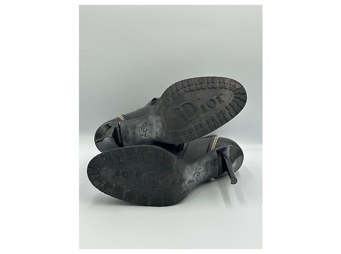 Christian Dior Stivaletti Dior in pelle nera con tacco alto e charm Nero - vista 10