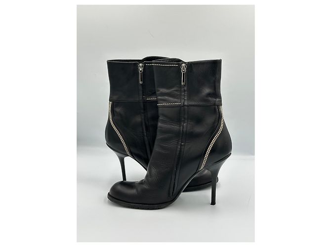 Christian Dior Stivaletti Dior in pelle nera con tacco alto e charm Nero - vista 7