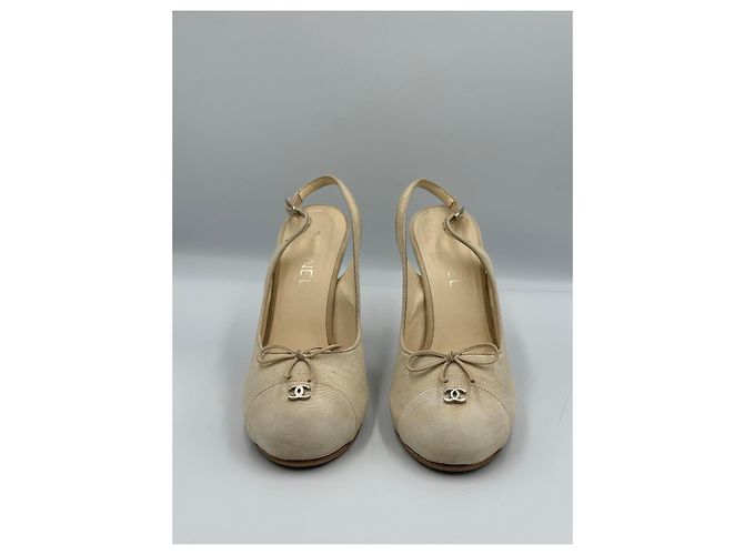 Timeless Décolleté Slingback Chanel in tessuto beige - vista 3