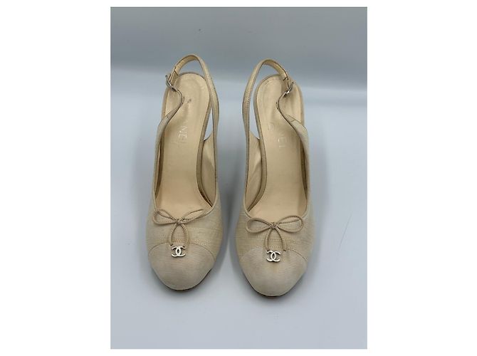 Timeless Décolleté Slingback Chanel in tessuto beige - vista 4
