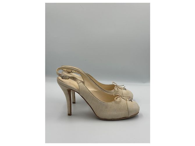 Timeless Décolleté Slingback Chanel in tessuto beige - vista 5