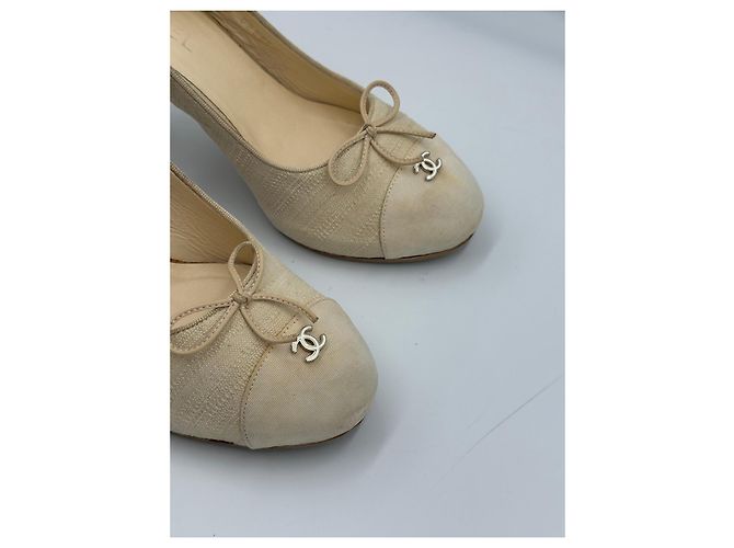 Timeless Décolleté Slingback Chanel in tessuto beige - vista 9