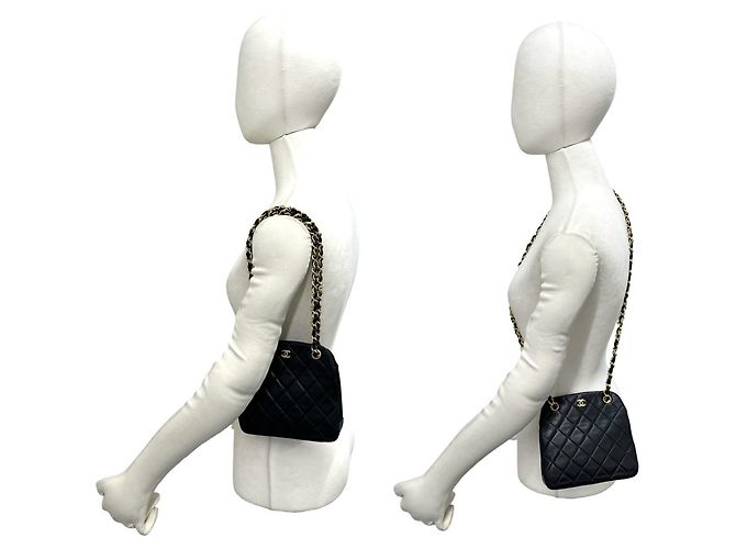 Chanel Vintage Matelassé Schultertasche aus Lammleder Schwarz - Ansicht 2