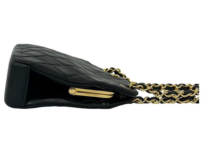 Chanel Vintage Matelassé Schultertasche aus Lammleder Schwarz - Ansicht 6