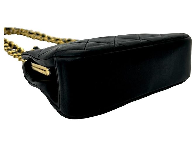 Chanel Vintage Matelassé Schultertasche aus Lammleder Schwarz - Ansicht 7