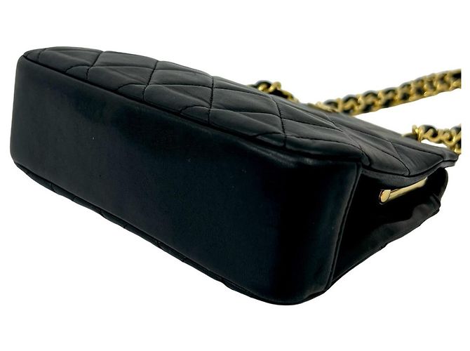 Chanel Vintage Matelassé Schultertasche aus Lammleder Schwarz - Ansicht 8