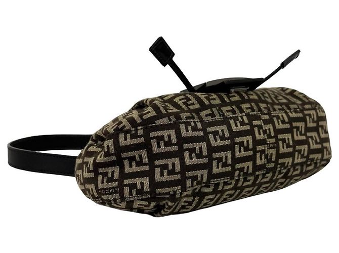 Bolso Semi-One Shoulder Fendi Zucchino FF Pattern Castaño Beige - vista 7