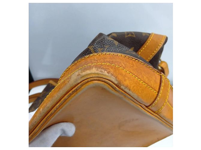 Bolso Louis Vuitton Monogram Noe M42224 Castaño - vista 18