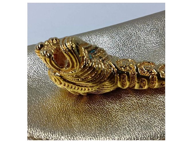 Borsa a tracolla in pelle con catena e ciondolo Tiger Head Gucci D'oro - vista 9