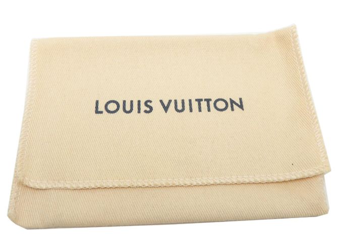 Louis Vuitton Portefeuille Capucines XS Tri-fold Wallet Beige Giallo - vista 9