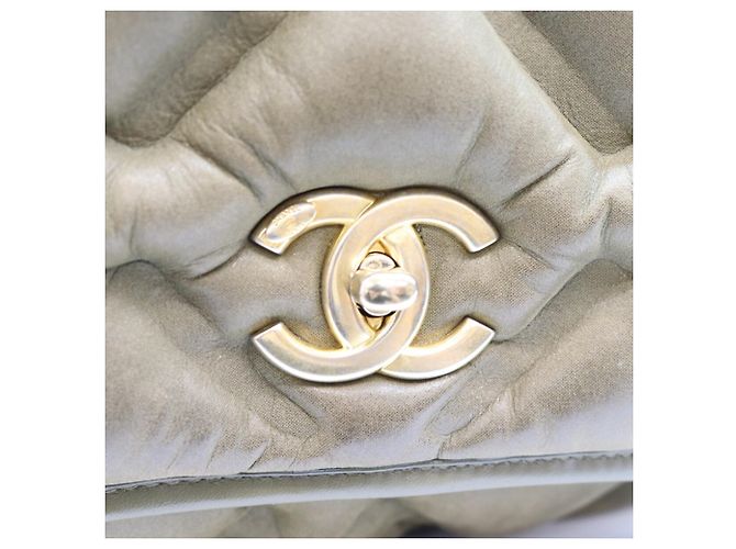 Bolsa de ombro Chanel A93602 em couro de bezerro acolchoado bubble cáqui Caqui - vista 7