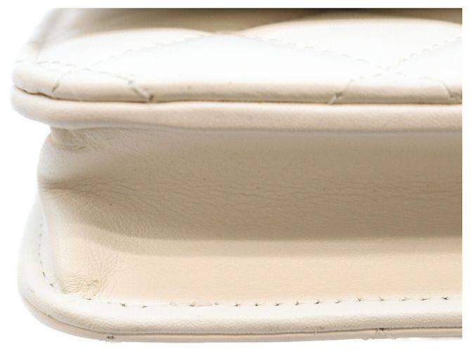 Chanel Schultertasche aus weißem Lammleder - Ansicht 14