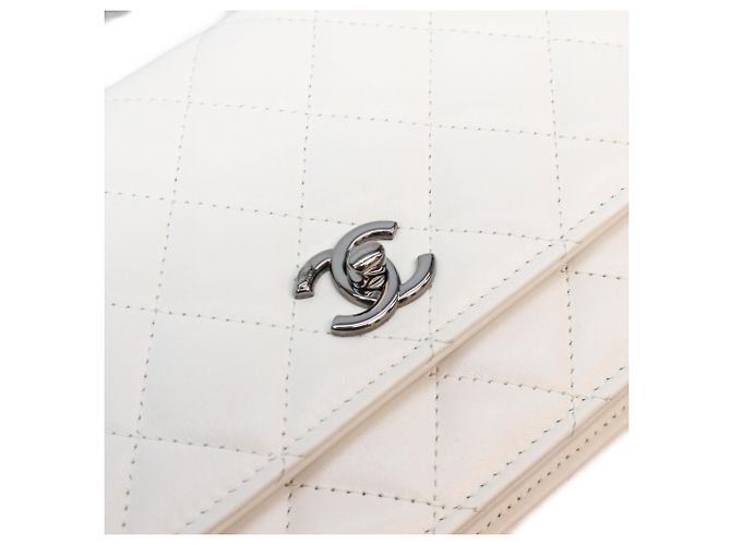 Chanel Schultertasche aus weißem Lammleder - Ansicht 6