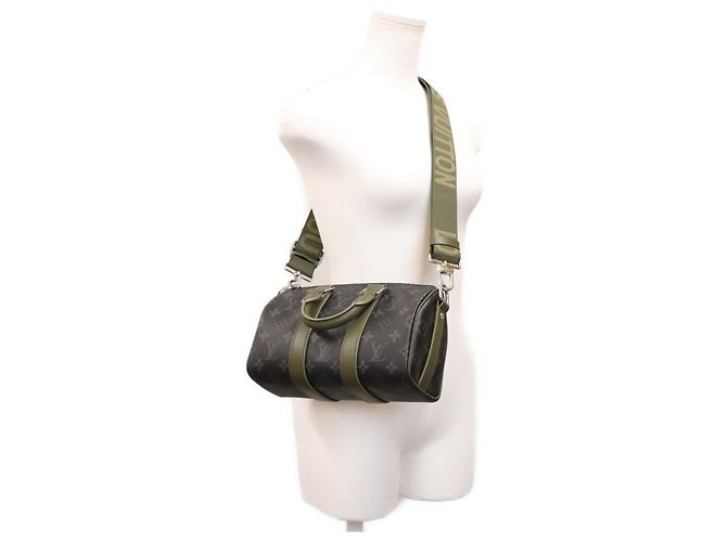 Louis Vuitton Monogram Eclipse Khaki Green Keepall Bandoulière 25 Cachi - vista 13
