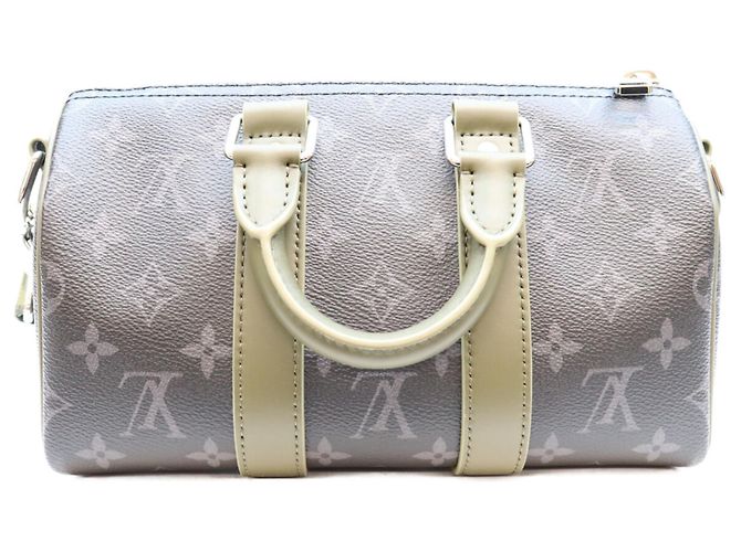 Louis Vuitton Monogram Eclipse Khaki Green Keepall Bandoulière 25 Cachi - vista 3