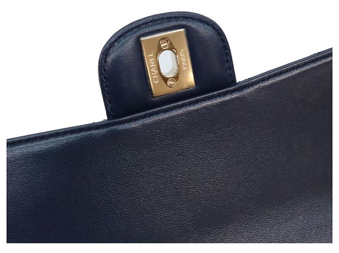 Borsa a tracolla Chanel AS4219 in pelle d'agnello blu navy - vista 10