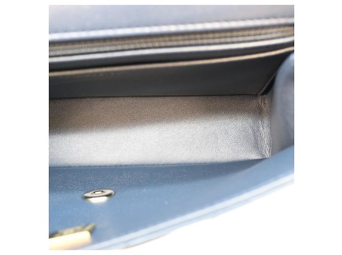 Borsa a tracolla Chanel AS4219 in pelle d'agnello blu navy - vista 12
