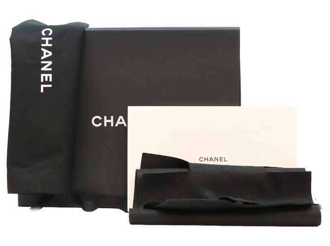 Borsa a tracolla Chanel AS4219 in pelle d'agnello blu navy - vista 13