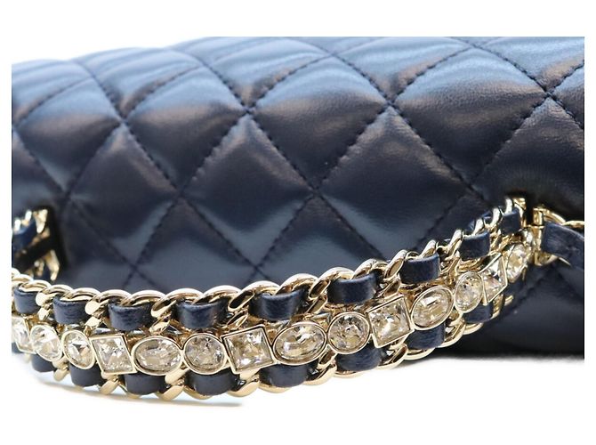 Borsa a tracolla Chanel AS4219 in pelle d'agnello blu navy - vista 7