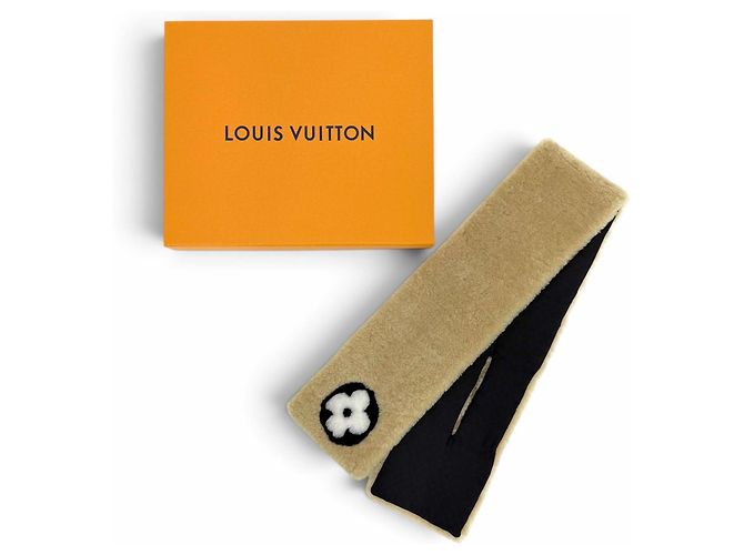 Louis Vuitton Beige Tippet Collar Wrap - vista 2