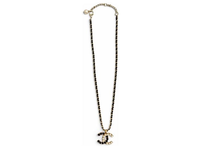 Collana a catena in pelle con perle e strass Chanel B20B Coco Mark Nero D'oro - vista 3