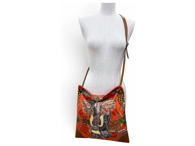 Hermès Borsa a tracolla HERMES Silky City 33 PM La Marche du Zambeze Rosso Arancione - vista 3