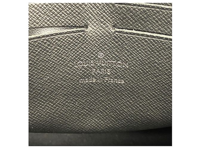 Louis Vuitton Monogram Eclipse Pochette Voyage MM Clutch Bag Preto - vista 5